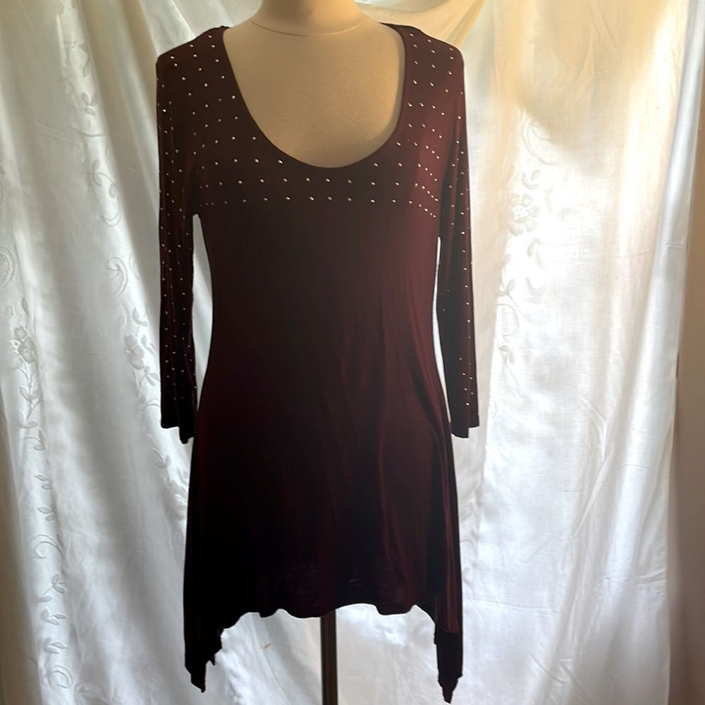 Women’s sz L Bellini Tunic Top in Burgundy and with Silver Studs across the top